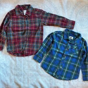 🌟2/$15🌟 Set of 2 Plaid Boys button down Shirts - size 5T